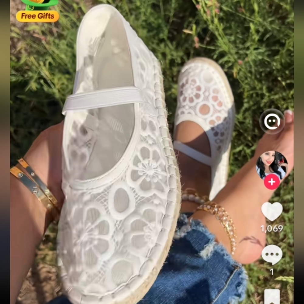 Universal Thread White Lace Flats - image 1